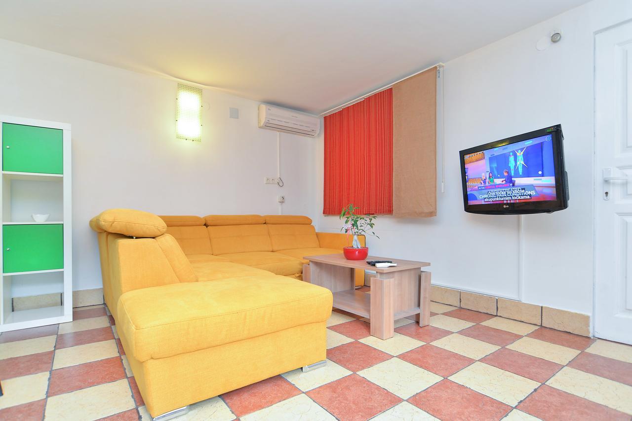 Apartments Dragica 929 Fazana Exterior photo